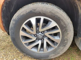 NISSAN navara
