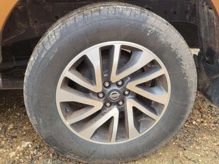 NISSAN navara