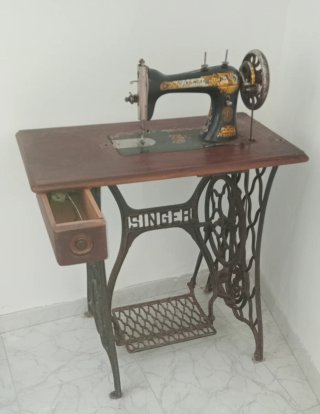 Mesa Máquina de Coser Singer Antigua