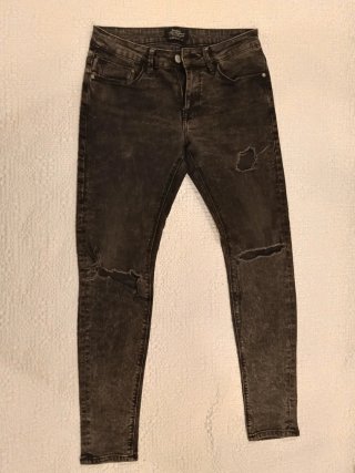 Pantalón vaquero Bershka gris desgastado