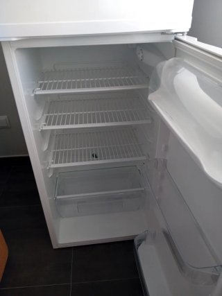 Nevera con congelador blanca