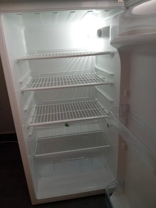 Nevera con congelador blanca