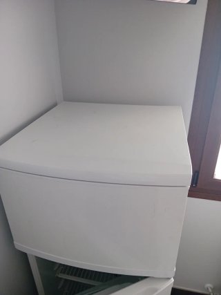Nevera con congelador blanca