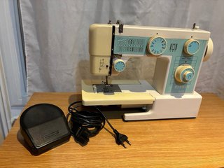 Máquina de coser Refrey 620