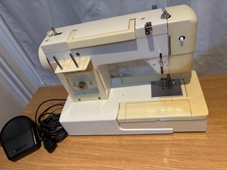 Máquina de coser Refrey 620