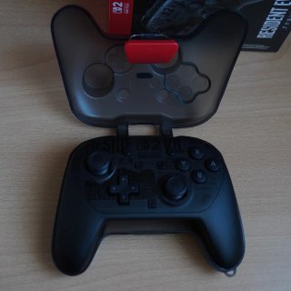 Mando Pro Nintendo Switch 2 Resident Evil + Funda