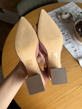 Zapatos rosa tacón adornos plateados MENBUR