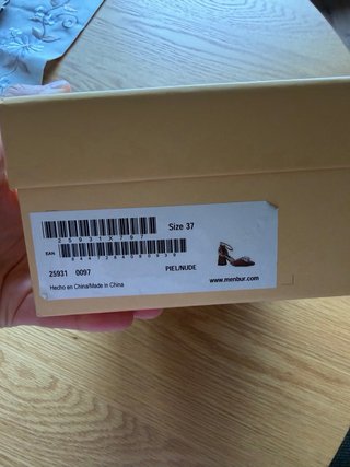 Zapatos rosa tacón adornos plateados MENBUR