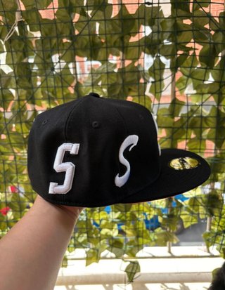 Gorra New Era x Supreme