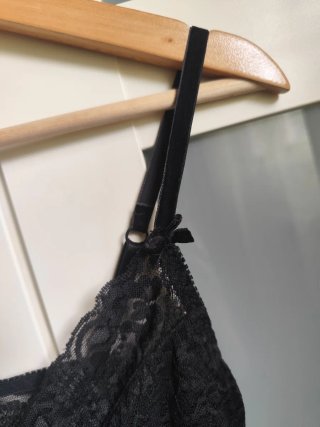 Camiseta Mango encaje negra talla S