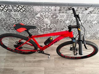 Bicicleta de Montaña Roja