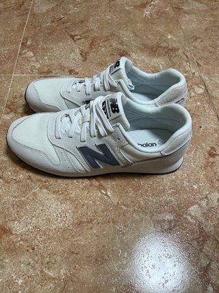 Zapatillas New Balance Blancas y Grises 373