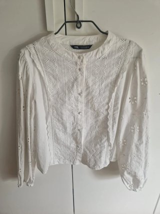 Blusa Zara bordada blanca talla M