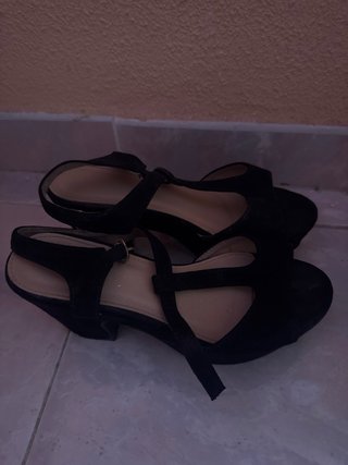 Tacones de salón negros