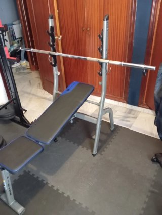 Banco de pesas con soportes y barra