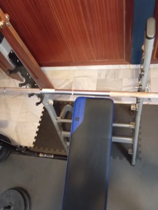 Banco de pesas con soportes y barra