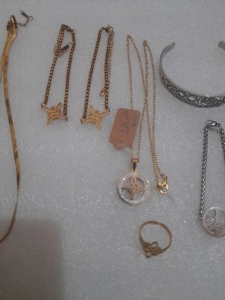 Lote de Joyería: Collares y Pulsera