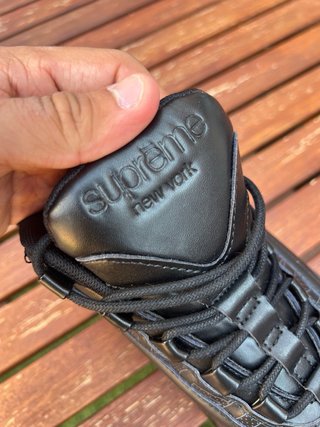 Nike Air Max 95 Negras x supreme