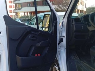 NISSAN interstar