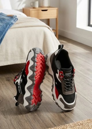 Zapatillas deportivas negras y rojas