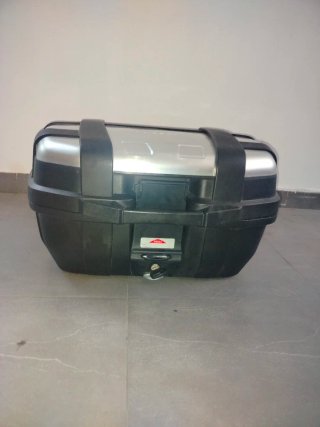 Baúl Givi Trekker Negro/plata