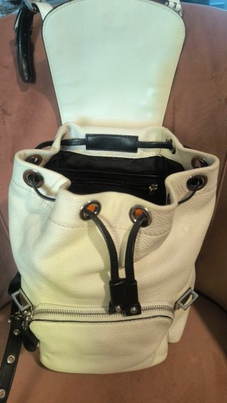 Mochila Michael Kors Beacon Blanca y Negra