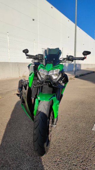 Kawasaki Z900 Negra y Verde
