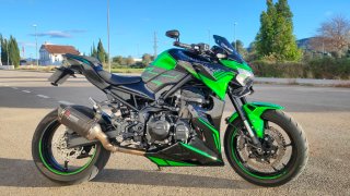 Kawasaki Z900 Negra y Verde