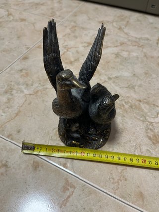 Estatua de patos de bronce