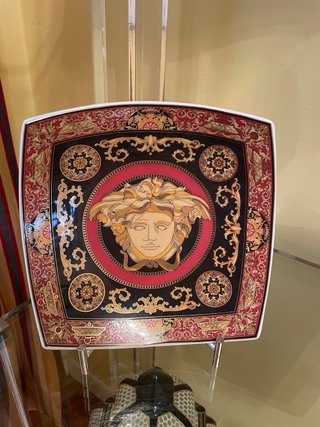 Plato Versace Medusa Negro Rojo Dorado