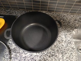 Olla Hierro Fundido Grande con Tapa Cristal.