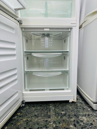 Nevera Liebherr blanca