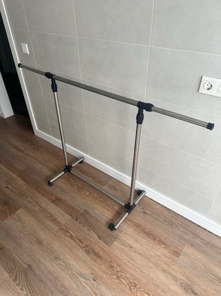 Perchero extensible con ruedas y freno (leer desc)