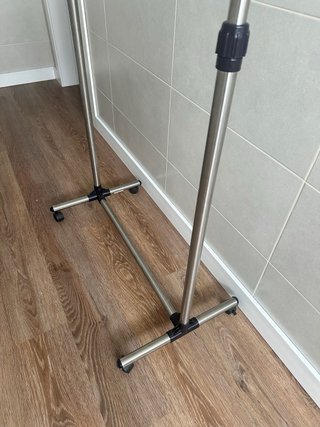 Perchero extensible con ruedas y freno (leer desc)