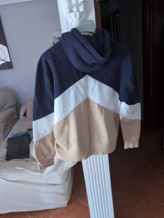 Sudadera con cremallera y bloques de color
