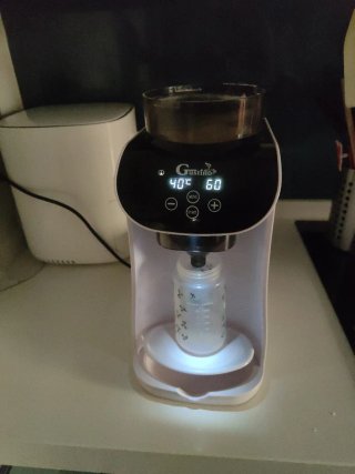 Preparador automático de biberones Gustino