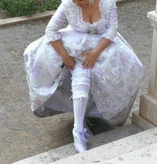 Traje de Fallera Siglo XVIII Morado y Blanco