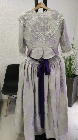 Traje de Fallera Siglo XVIII Morado y Blanco