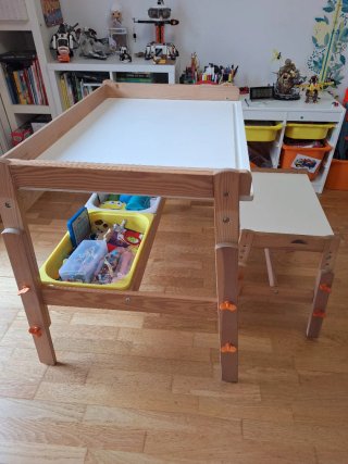 Escritorio y asiento infantil regulable