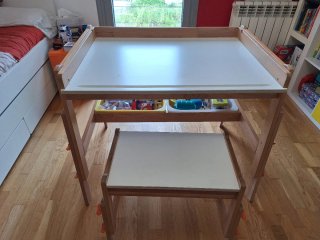 Escritorio y asiento infantil regulable