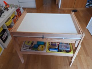 Escritorio y asiento infantil regulable