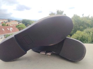 Mocasines negros y blancos