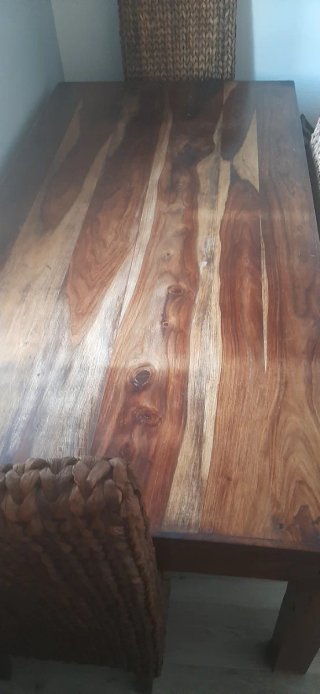 Mesa de salón rústica con 4 sillas