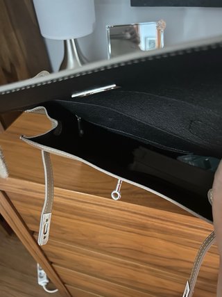Bolso de mano piel topo Tiene asa y bandolera