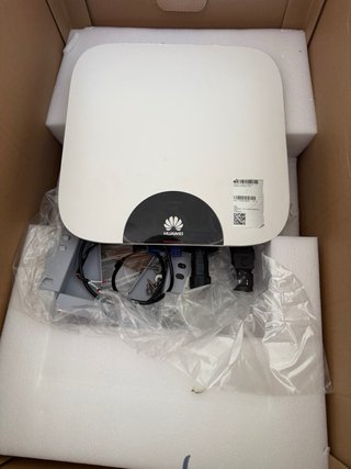 Inversor Solar Huawei esta muy nuevo.