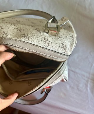 Bolso Guess Blanco y Dorado