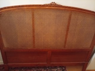 Cabecero de madera maciza con rejilla