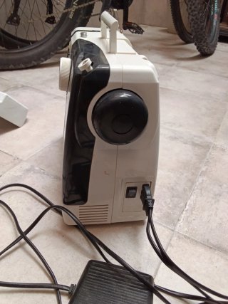 Máquina de coser Lazer