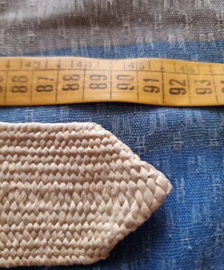 Cintura beige intrecciata con fibbia