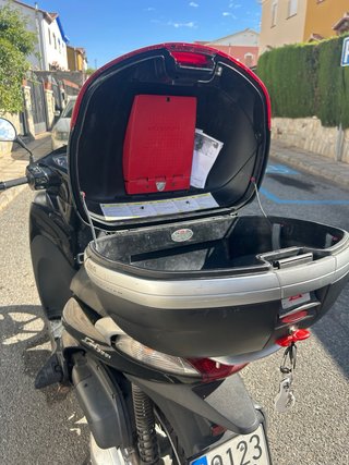 Honda SH 300i Scooter Negra